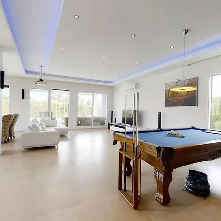 Villa 5bed 25m Pool, Garden, Alacati, Saison/month Cesme