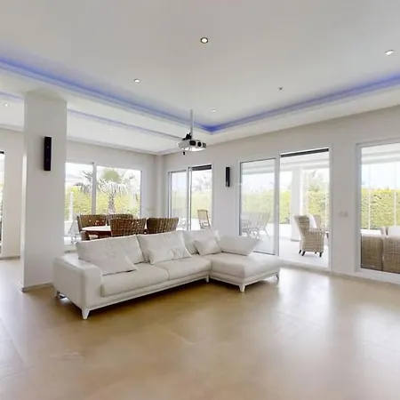5bed 25m Pool, Garden, Alacati, Saison/month * Cesme