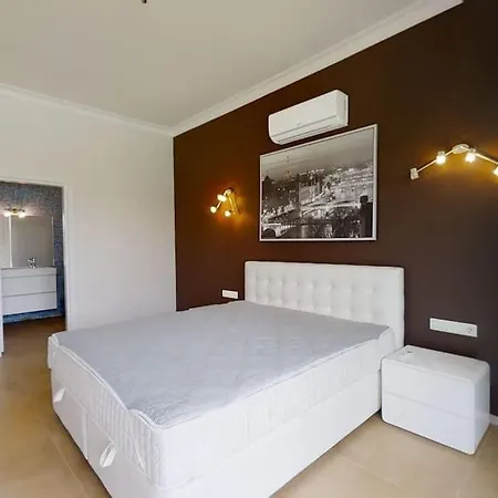 5bed 25m Pool, Garden, Alacati, Saison/month Villa *