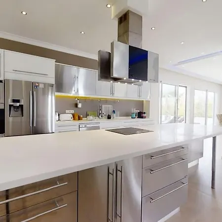5bed 25m Pool, Garden, Alacati, Saison/month Villa *