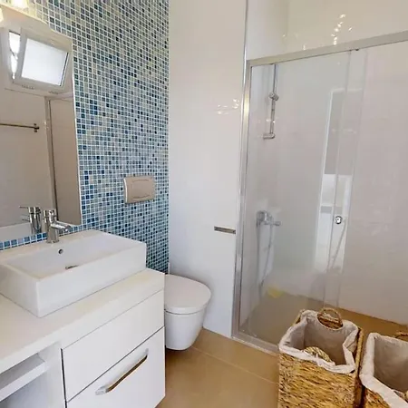 5bed 25m Pool, Garden, Alacati, Saison/month