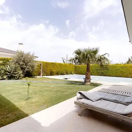 5bed 25m Pool, Garden, Alacati, Saison/month *