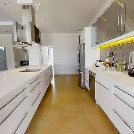 5bed 25m Pool, Garden, Alacati, Saison/month Villa Çeşme
