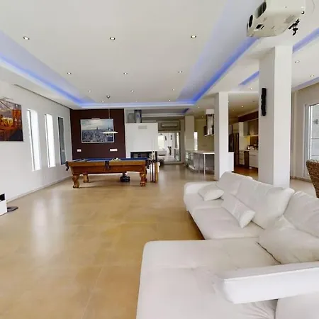 Villa 5bed 25m Pool, Garden, Alacati, Saison/month